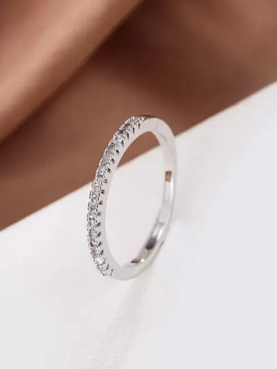1枚銀色單排立方氧化鋯戒指
