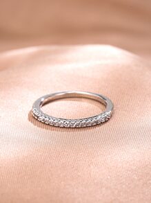 1枚銀色單排立方氧化鋯戒指