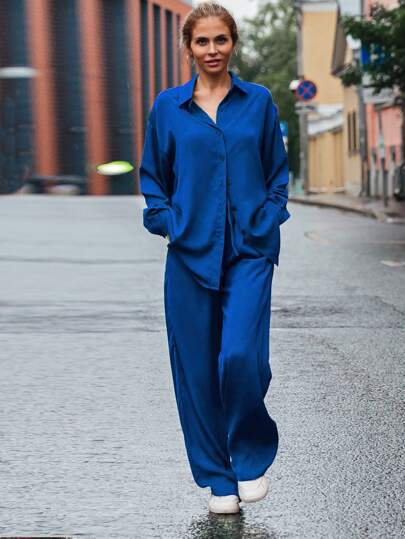 قميص منخفض الاكتاف وبنطلون بساق واسع