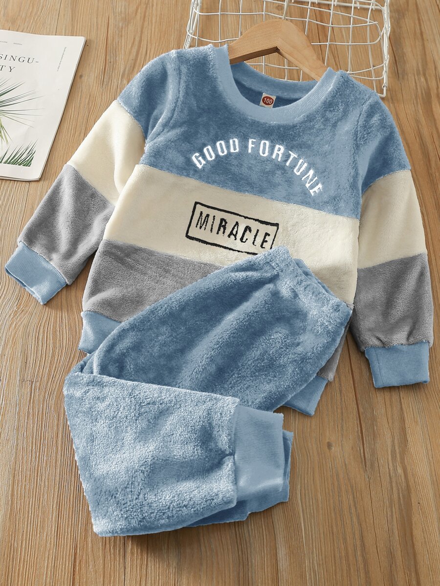 SHEIN Genkimix Kids 男孩色塊字母刺繡絨面套衫和褲子套裝 - 彩色 - 查看 1