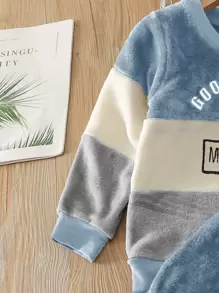 SHEIN Genkimix Kids 男孩色塊字母刺繡絨面套衫和褲子套裝 - 彩色 - 查看 3