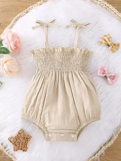 SHEIN Vintaside Kids 寶寶女孩集褶邊修飾蝴蝶結肩帶背心連體服