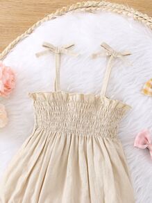SHEIN Vintaside Kids 寶寶女孩集褶邊修飾蝴蝶結肩帶背心連體服 - 杏色 - 查看 4