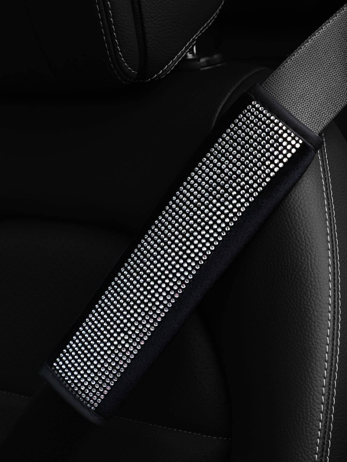 MEIKAXIU 1 pieza Decoración de acolchado para hombro del cinturón de del coche con strass y peluche - Blanco y Negro - Ver 1