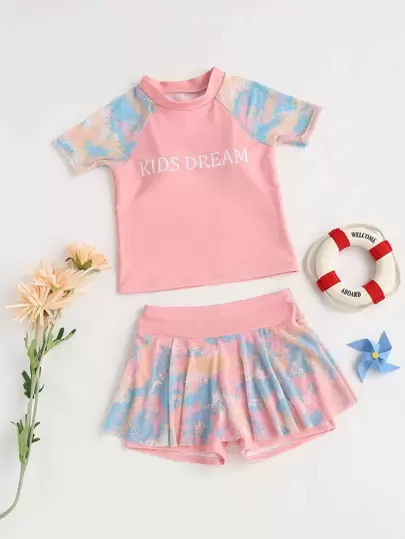 夾心女孩兩件套組合,配有水洗染字母短袖上衣和短褲,透氣舒適,適用於夏季假期