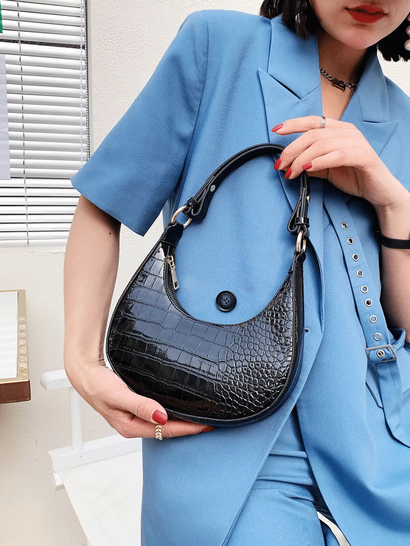 Hình cá sấu Trăng lưỡi liềm Cái túi Hợp thời Túi Hobo vai Của phụ nữ Sành điệu Nách Ví Túi xách tay Không thấm nước , Nhẹ , Thương vụ Hàng ngày Dập nổi cá sấu Cái túi Đối với Cô gái tuổi teen NỮ Cao đẳng Sinh viên , & Cổ cồn trắng Công nhân
工人 Hoàn hảo Cho văn phòng , Cao đẳng , Làm việc , Làm Việc  , Commute - màu đen - Xem 2