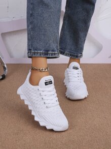 字母圖案前綁帶跑步鞋,針織女士競技鞋在素色白色 - 白色 - 查看 4