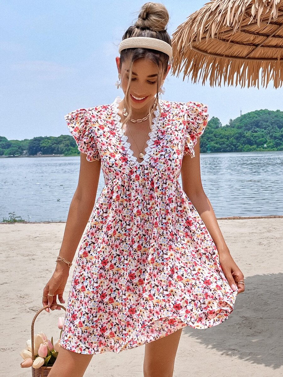 SHEIN Frenchy 碎花鏤空蕾絲花邊蝴蝶袖洋裝