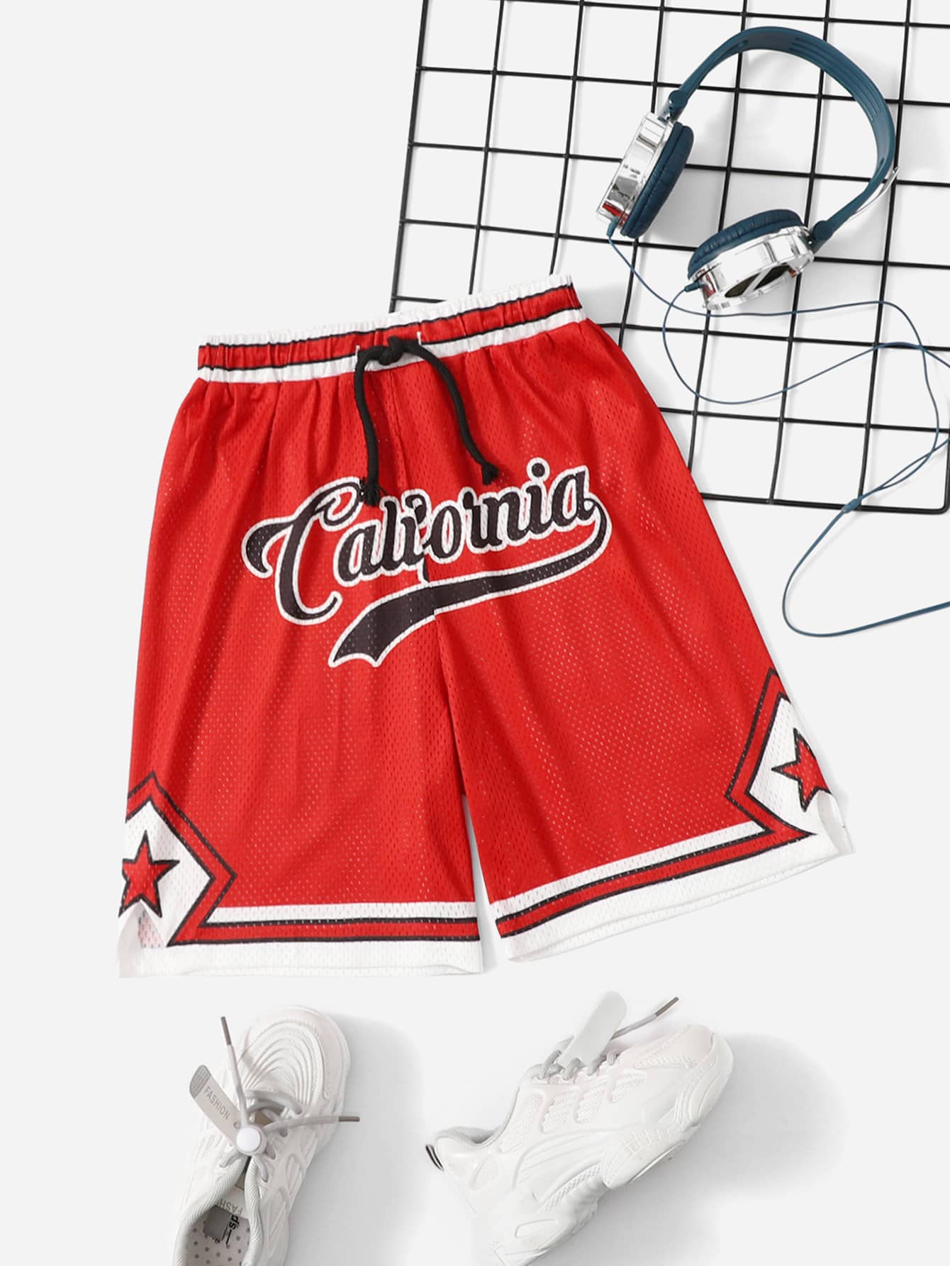 SHEIN 夏季 Tween 男童弹力腰带针织休闲运动短裤,带图案印花 - 紅色 - 查看 1