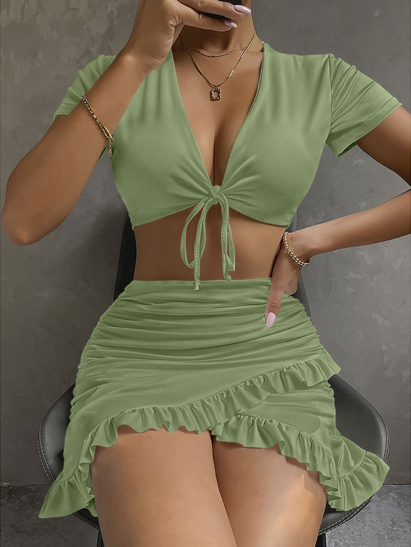 SHEIN SXY 素色前繫帶上衣和荷葉邊裙子套裝 - 青檸色 - 查看 1