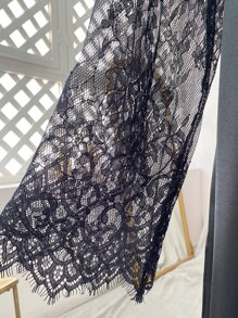 Bata de dormir de satén con cinturón con encaje en contraste - Negro - Ver 4