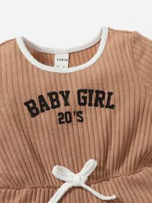 Baby Girl Letter Graphic Contrast Binding Knotted Front Romper
