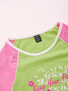 SHEIN EZwear Camiseta corta con slogan & con estampado floral de color combinado de manga raglán - Verde Lima - Ver 4