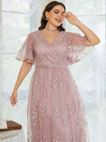 SHEIN Belle 大碼花卉刺繡蝴蝶袖交叉領網紗伴娘連衣裙