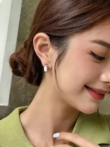 DAZY Hoa tai đinh tán tối giản - Bạc - Xem 3