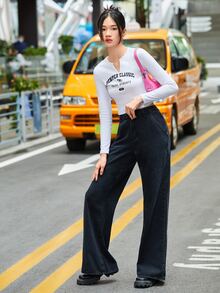 Mulvari 女性字母圖案缺口領T恤 - 白色 - 查看 5