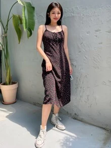 DAZY Hoa Lộn xộn Nếp gấp Phần Ngực Nút phía trước Váy Dây - màu đen - Xem 2