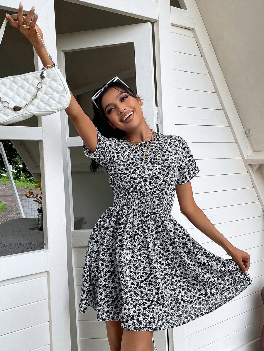 SHEIN VCAY 碎花A字洋裝 - 黑與白 - 查看 1