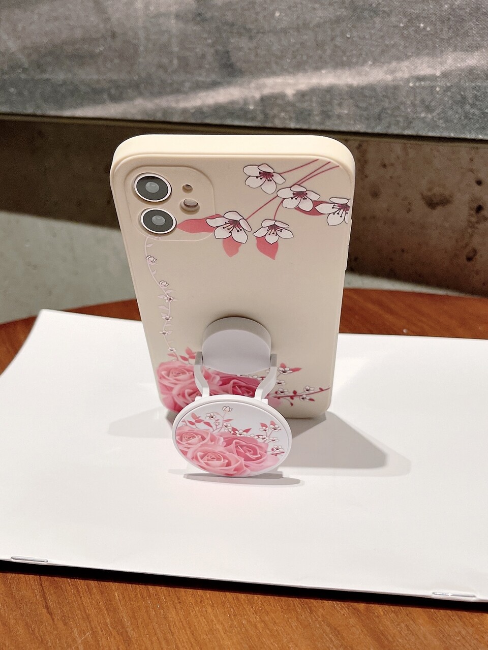 Flower Pattern Phone Case With Phone Grip