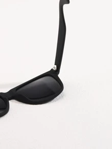 Men Rivet Detail Fashion Glasses For Summer Beach Vacation,Outdoor,Travel - Black - View 5