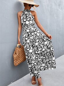 SHEIN VCAY Vestido con estampado floral bajo con fruncido de cuello halter - Blanco y Negro - Ver 3