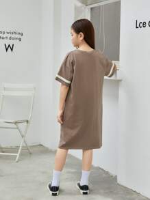 SHEIN Girls Patch Detail Contrast Panel Drop Shoulder Split Hem Tee Dress - Mocha Brown - View 2