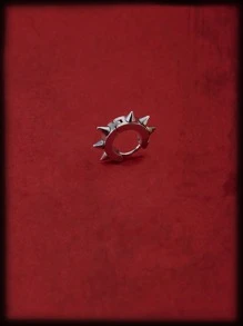 ROMWE Grunge Punk 1入組鉚釘裝飾耳環 - 銀色 - 查看 3