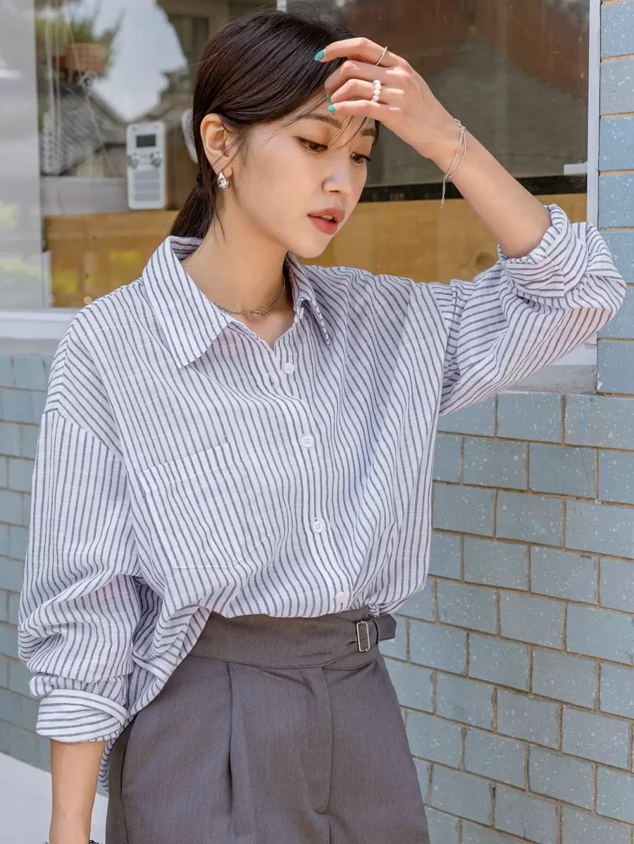 DAZY 条纹落肩口袋贴布衬衫、长袖上衣、秋装 - 藍白色 - 查看 1