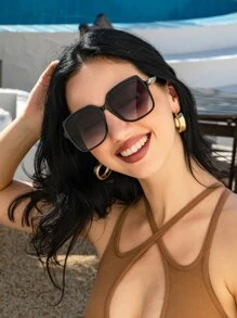 1pc Women's Plastic Square Big Frame Sunglasses, European And American Style Chic And Elegant, Casual, Suitable For Outdoor, Travel, And Daily Wear Beach Accessories For Women Sun Glasses Sunglasses Shades Fashionable Shade Elegant Outfit Family Outings Travel Vacation Holiday For Summer Beach Vacation,Outdoor,Travel - Black - View 1
