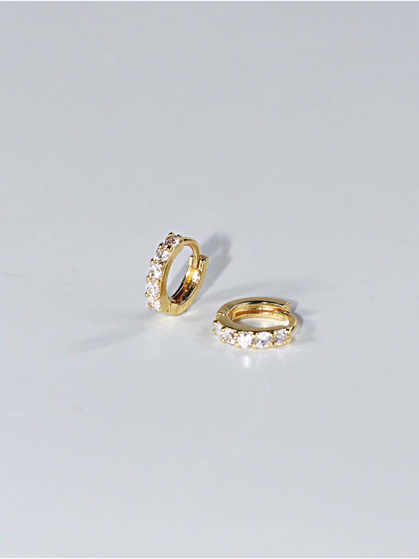 方晶鋯石裝飾圓耳環