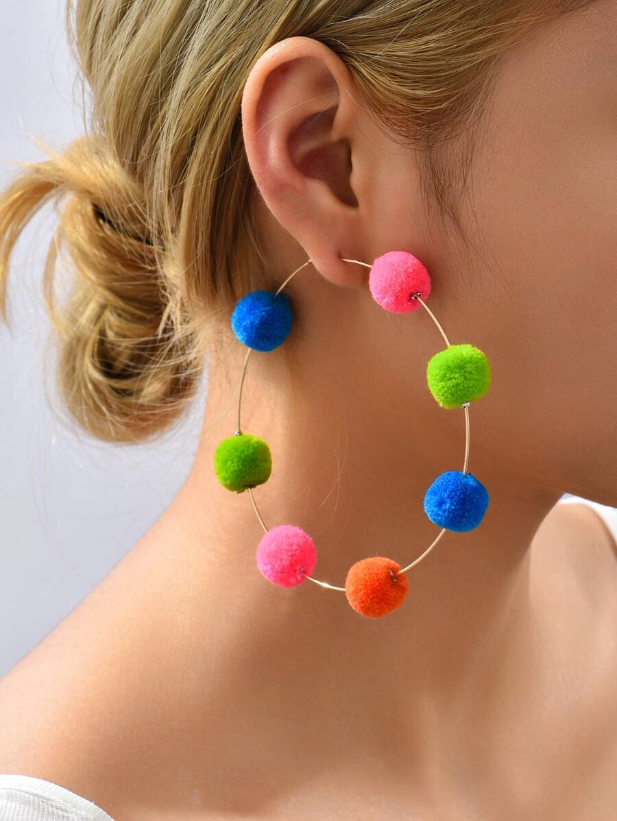 絨球裝飾圓耳環 - 彩色 - 查看 1