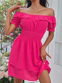 一字肩泡泡袖腰部打褶多層下擺連衣裙