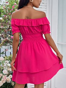 一字肩泡泡袖腰部打褶多層下擺連衣裙