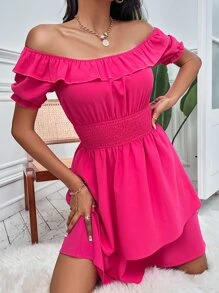 一字肩泡泡袖腰部打褶多層下擺連衣裙