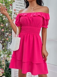 一字肩泡泡袖腰部打褶多層下擺連衣裙