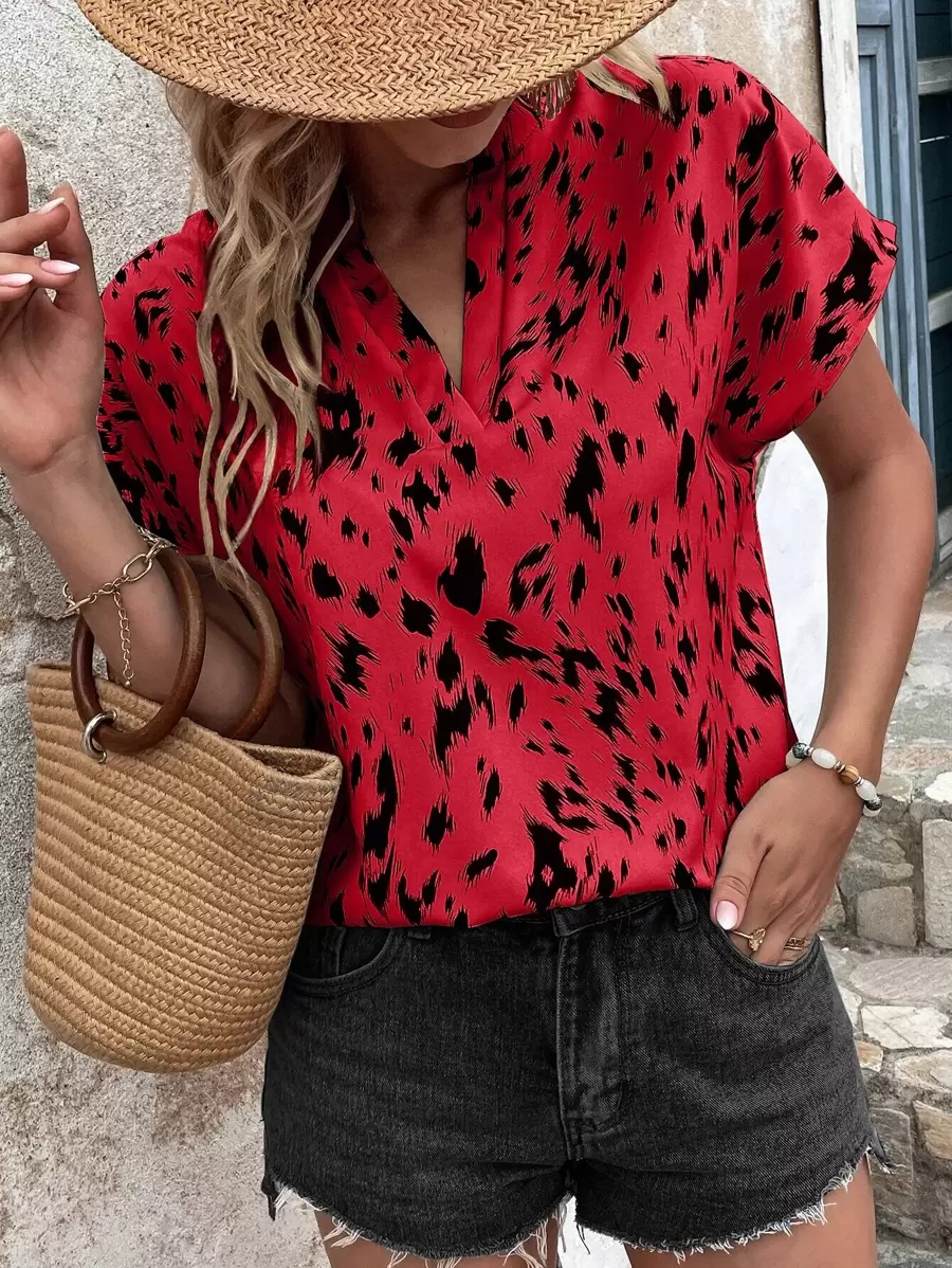SHEIN LUNE Blusa con estampado de cuello de muesca de manga murciélago - Rojo - Ver 1