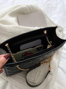 Bolsa cuadrada con corazón guateado con cadena - Negro - Ver 5