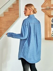 SHEIN Essnce 補丁貼口袋弧形下擺牛仔襯衫 - 中等水洗藍 - 查看 2