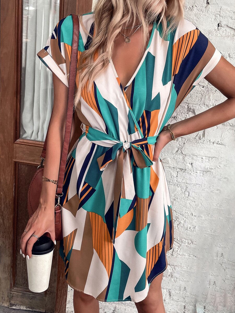 Breezaya 滿版幾何圖案蝙蝠袖繫腰帶連衣裙 - 彩色 - 查看 1