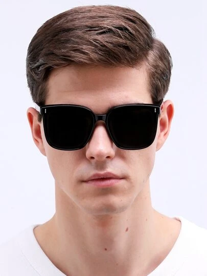 1 Pair Unisex Black Fashion Sunglasses, Large Frame Style, Casual Korean Fashion, Street Style, Rivet Decor, Comes With Lanyard, Cleaning Cloth, Metal Hinges, Durable And Classic Retro Design, Suitable For Travel And Commuting, All Seasons, Especially Suitable For Summer Beach Vacation, Outdoor Activities And Travel.