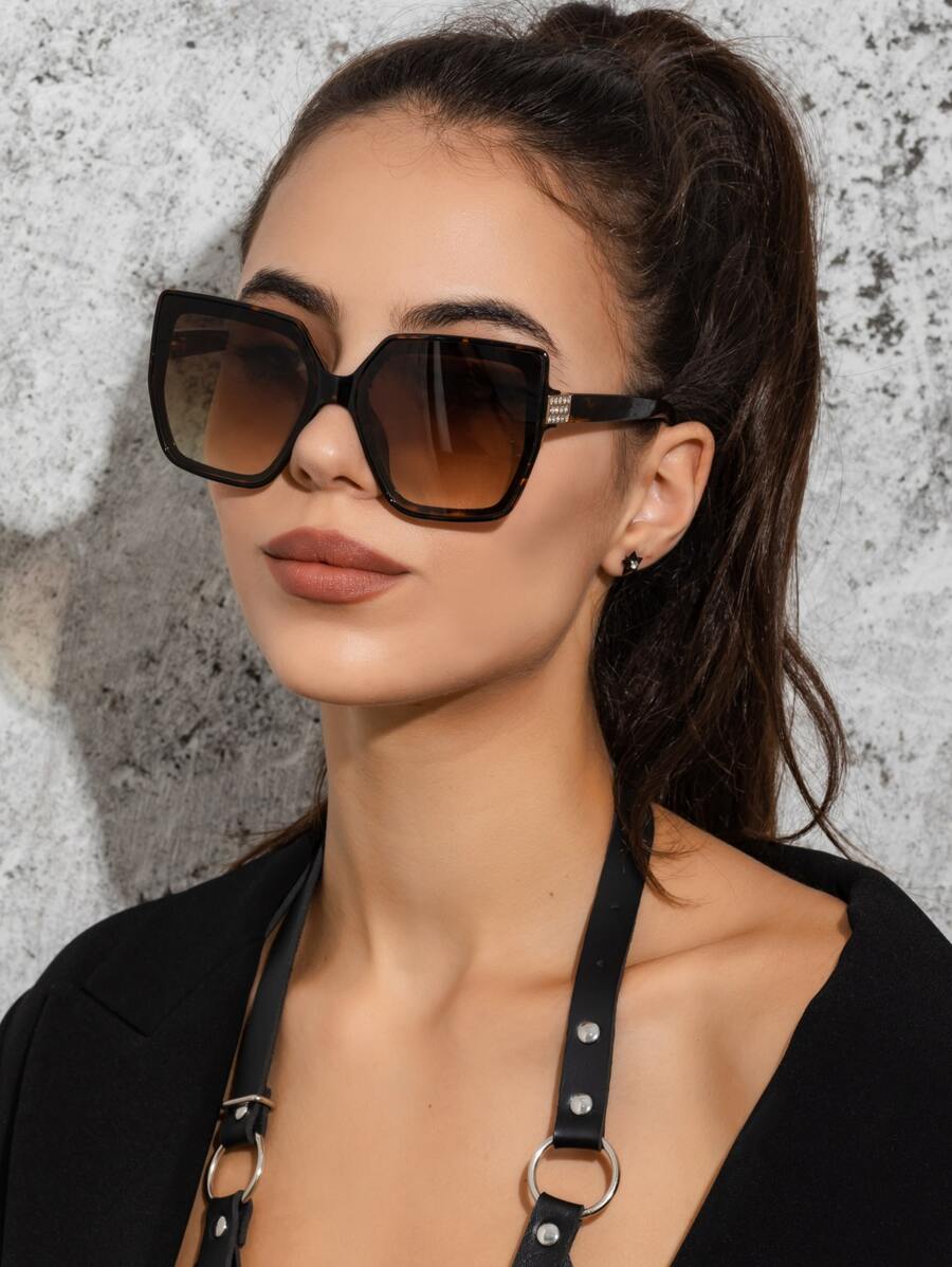 1 pieza Gafas de moda con marco cuadrado degradado y adornadas con cristales para mujer, accesorios de para exteriores, viajes, playa, vacaciones de verano, al aire viajes - Café - Ver 1
