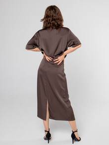 口袋貼布襯衫和腰帶半身裙