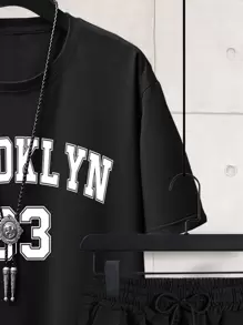 Manfinity Campus Court Men Letter Graphic Tee & Striped Trim Drawstring Waist Shorts - Black - View 3