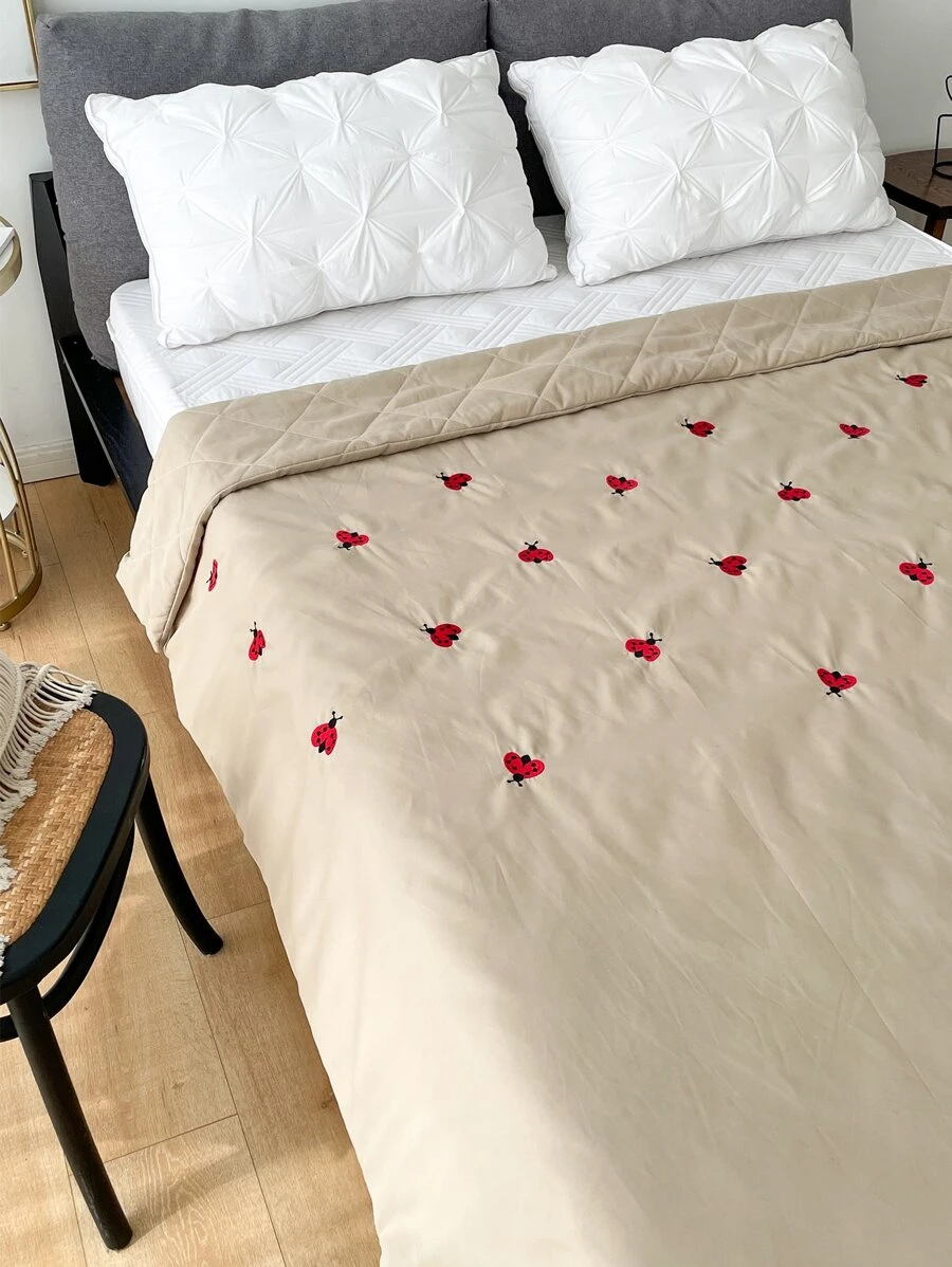 Khăn trải giường thêu bọ rùa - Màu Khaki - Xem 1