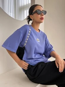 DAZY Camiseta Con Hombro Caído Y Parche Con Lema - Morado Violeta - Ver 2