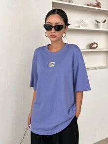 DAZY Camiseta Con Hombro Caído Y Parche Con Lema - Morado Violeta - Ver 4