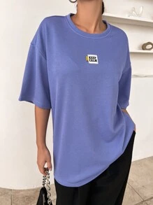 DAZY Camiseta Con Hombro Caído Y Parche Con Lema - Morado Violeta - Ver 5
