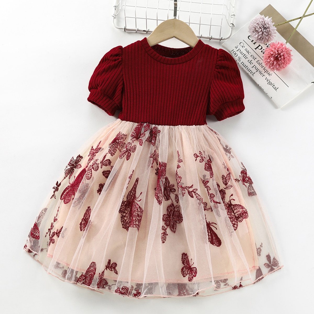 Vestido De Falda De Malla Bordado Young Girl Con Mariposas Y Flores En El Dobladillo
