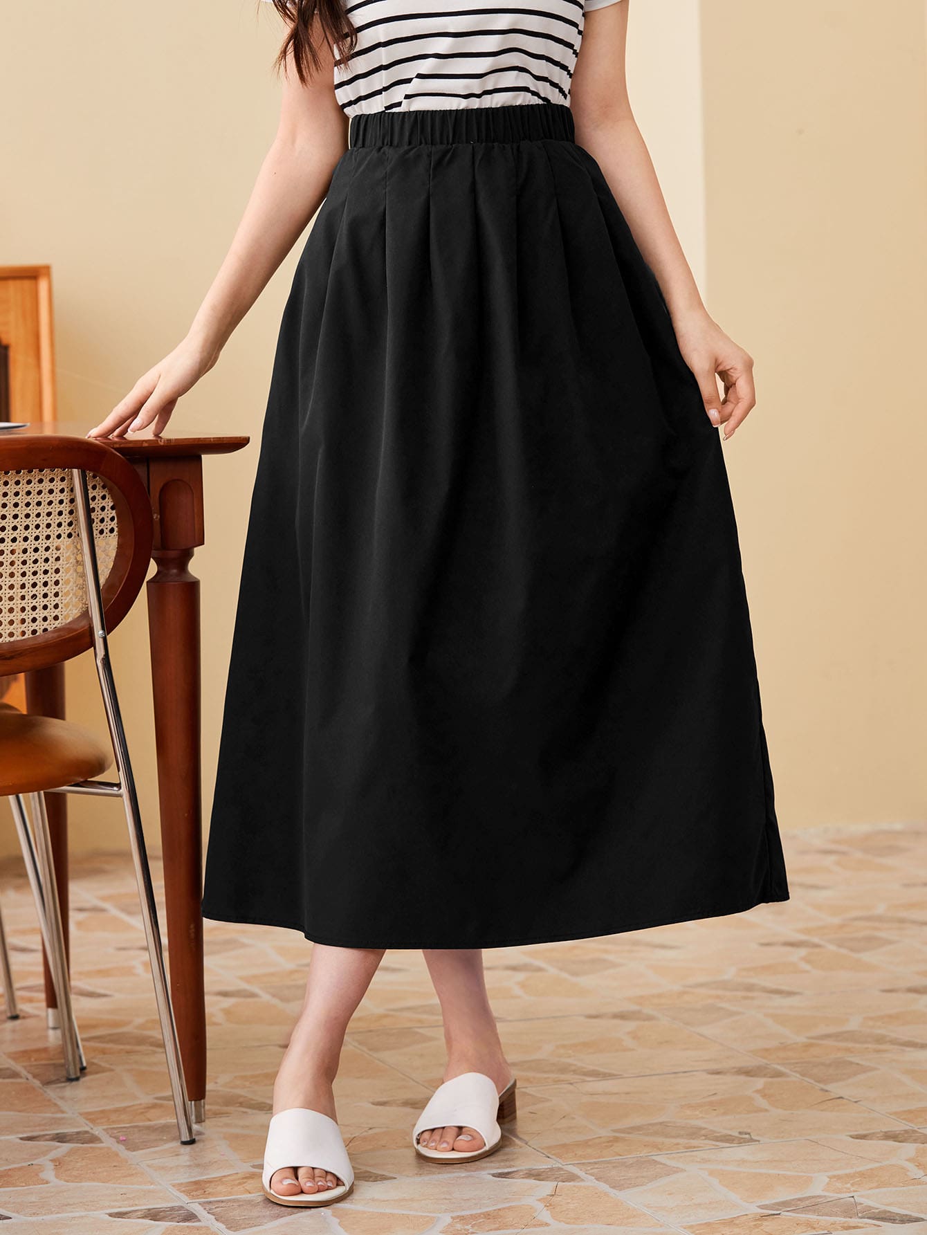 Mulvari Elastic Waist Solid Flare Skirt - Black - View 1