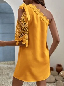 SHEIN Clasi Đầm Tương phản ren Thắt nút màu trơn Giải trí - Màu vàng - Xem 2